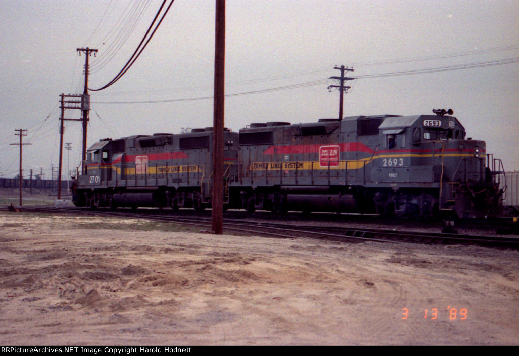 CSX 2693 & 2701